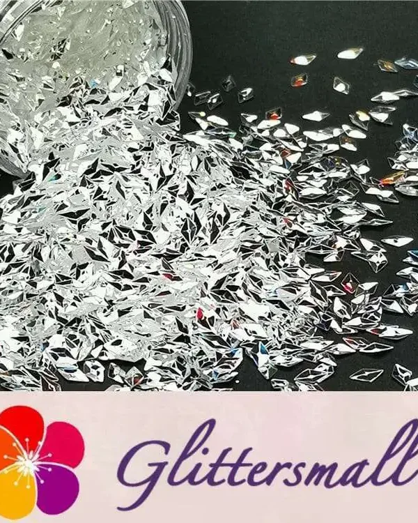 3mm_ac19d4e6-2ca4-4a93-b8d1-e34c9700db0e.webp 3mm 3D Rhombic Shapes Mirror Silver Glitter GSY001